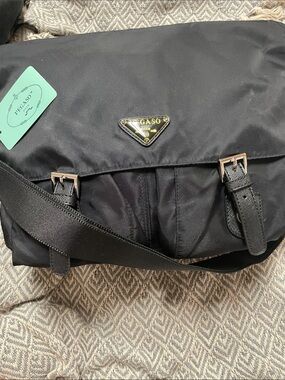 Pegaso Black Men's Messenger Bag
